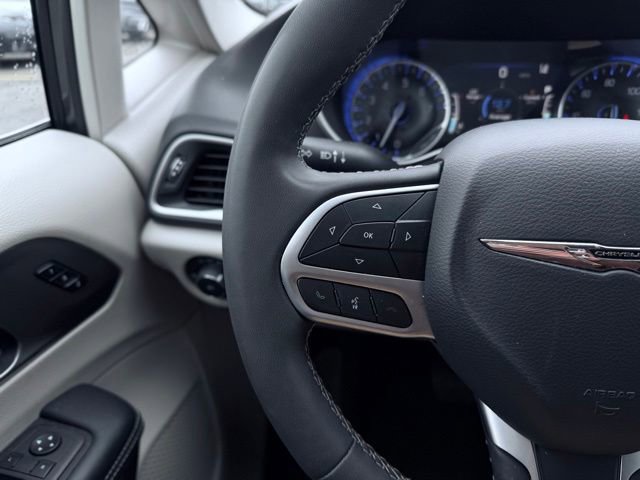 Certified 2023 Chrysler Pacifica Touring-L FWD image 31