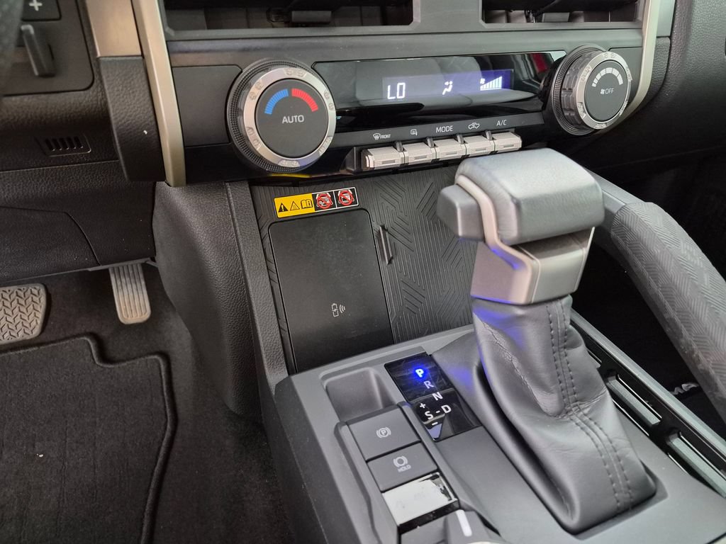 Used 2024 Toyota Tacoma SR5 w/ SR5 Upgrade Package AWD/4WD image 20