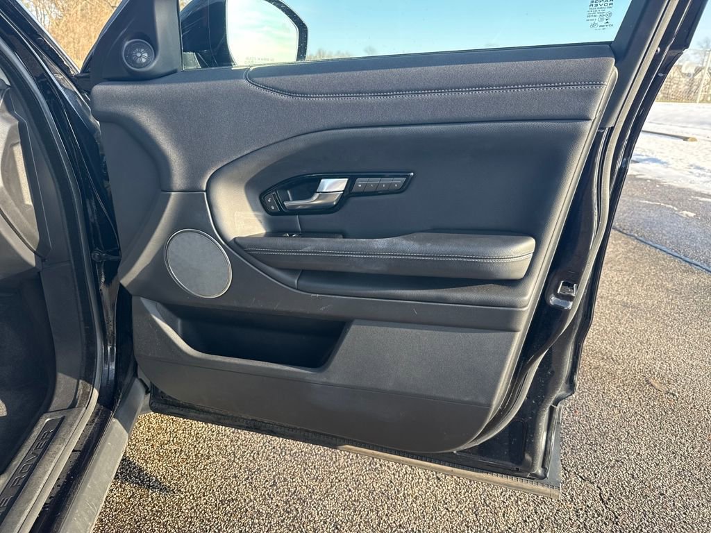 Used 2019 Land Rover Range Rover Evoque SE Premium image 15