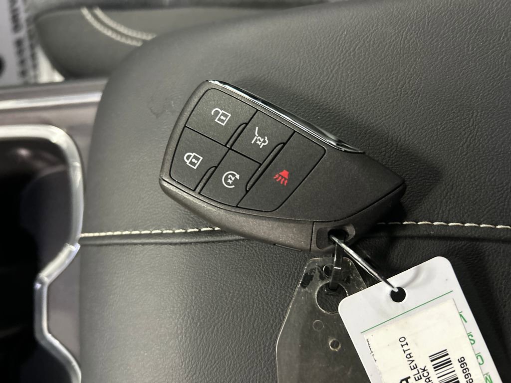 Used 2025 GMC Acadia Elevation image 22