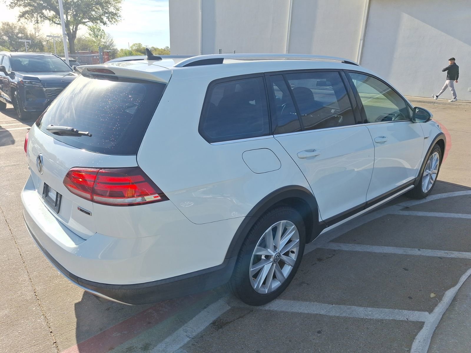 Used 2019 Volkswagen Golf Alltrack SE image 6