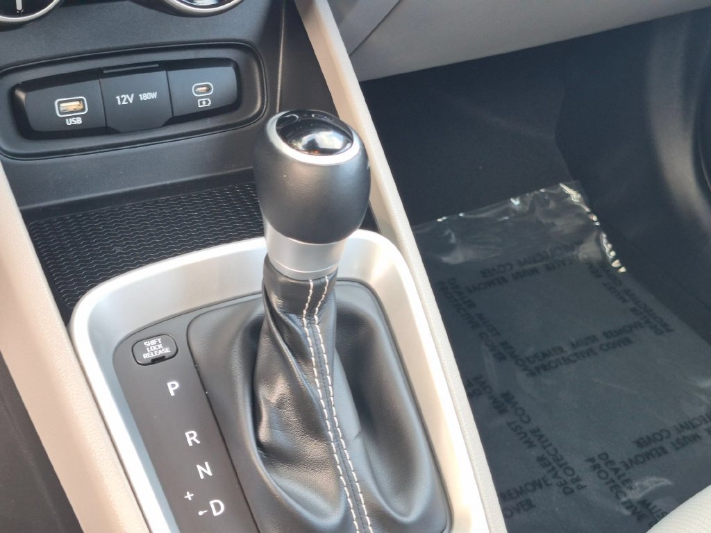 Used 2025 Hyundai Venue SEL FWD image 20