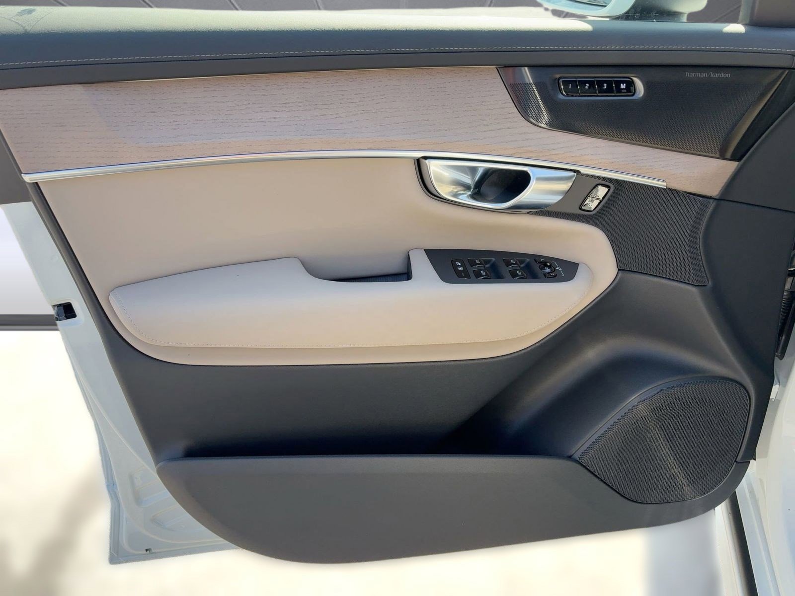 New 2026 Volvo XC90 T8 Plus w/ Protection Package Premier image 20