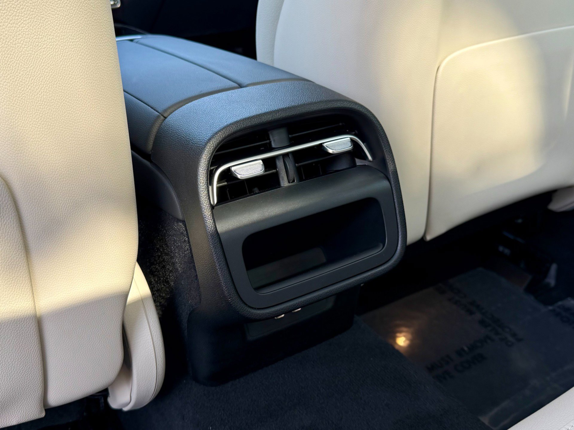 Used 2025 Mercedes-Benz E 350 Sedan image 11