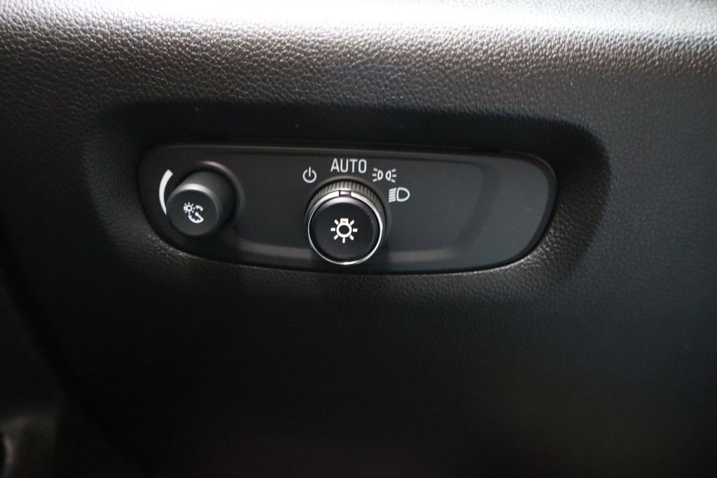 Used 2023 Chevrolet Traverse LT image 14