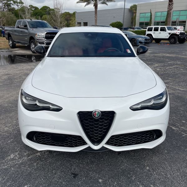 Used 2024 Alfa Romeo Giulia Sprint image 10