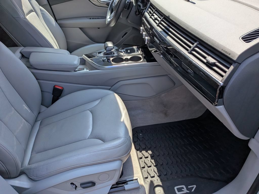 Used 2018 Audi Q7 3.0T Premium Plus w/ Premium Plus Package AWD/4WD image 36