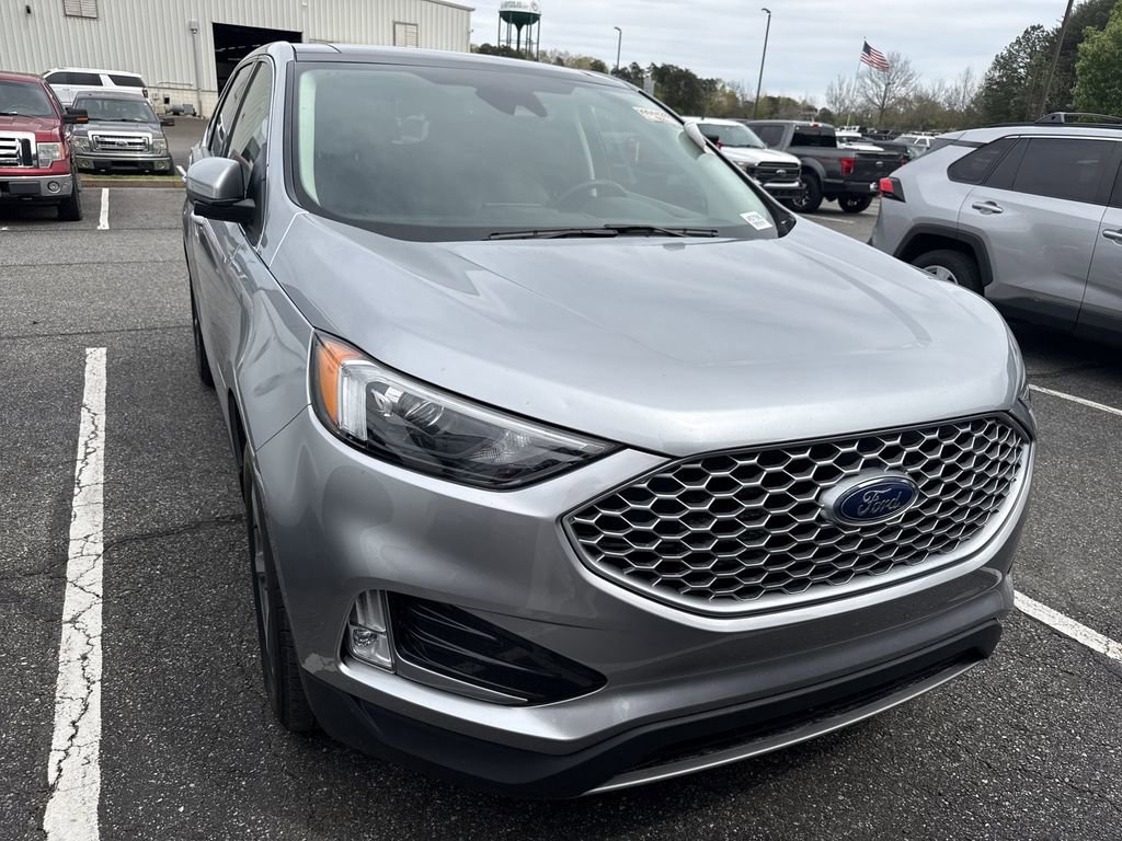 Used 2023 Ford Edge SEL w/ Convenience Package image 3