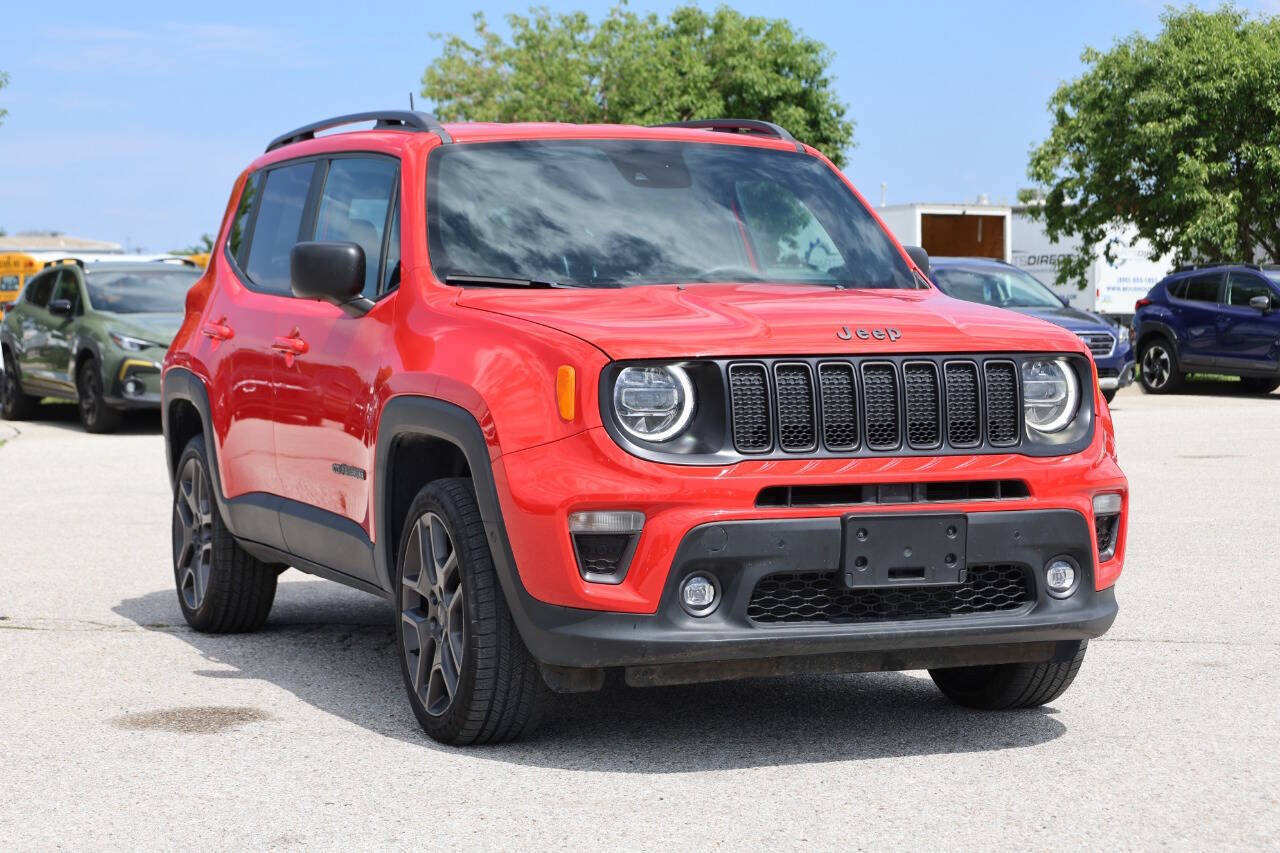 Used 2021 Jeep Renegade Latitude w/ Luxury Group II AWD/4WD image 4