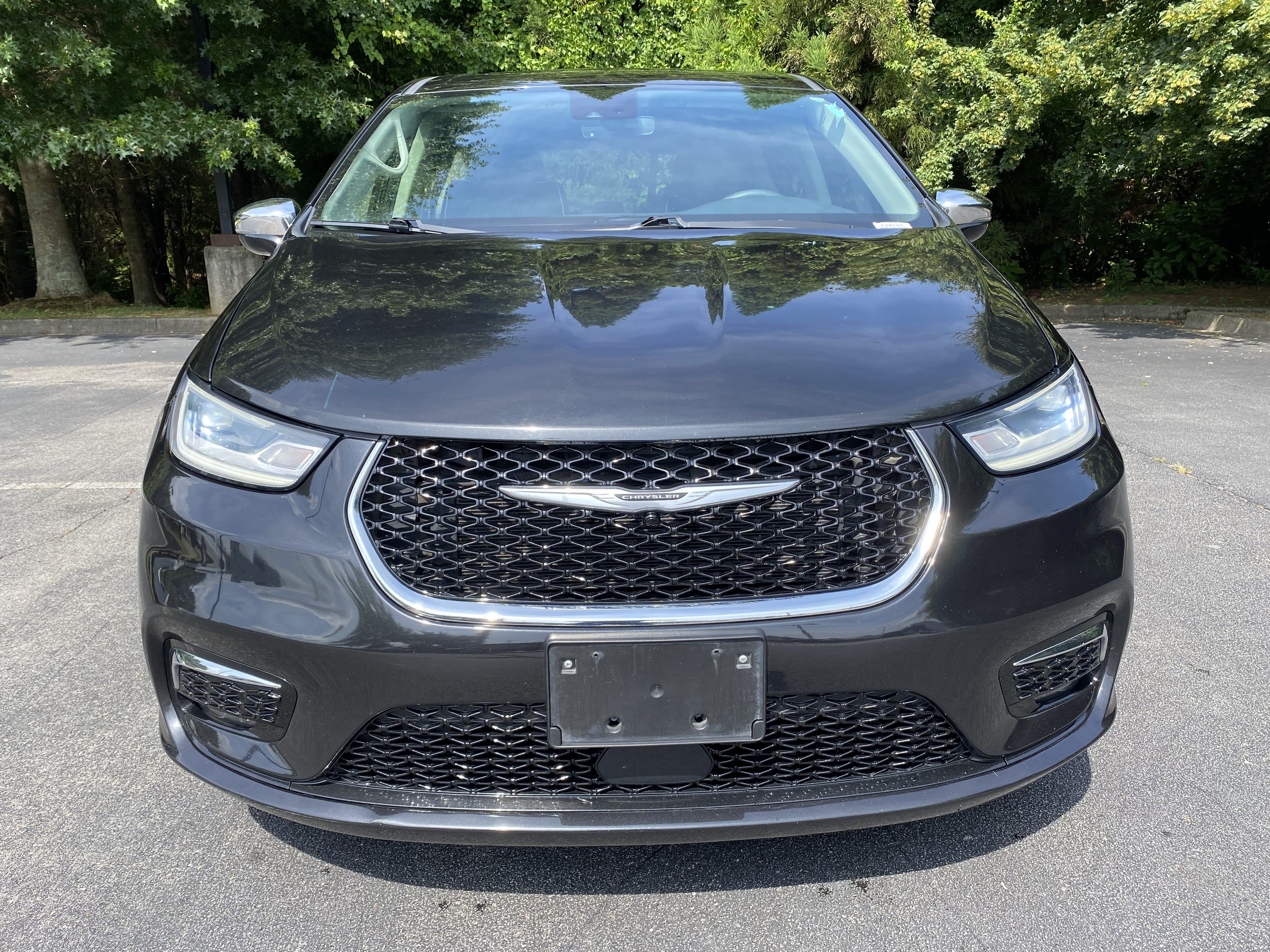 Used 2023 Chrysler Pacifica Limited FWD image 3