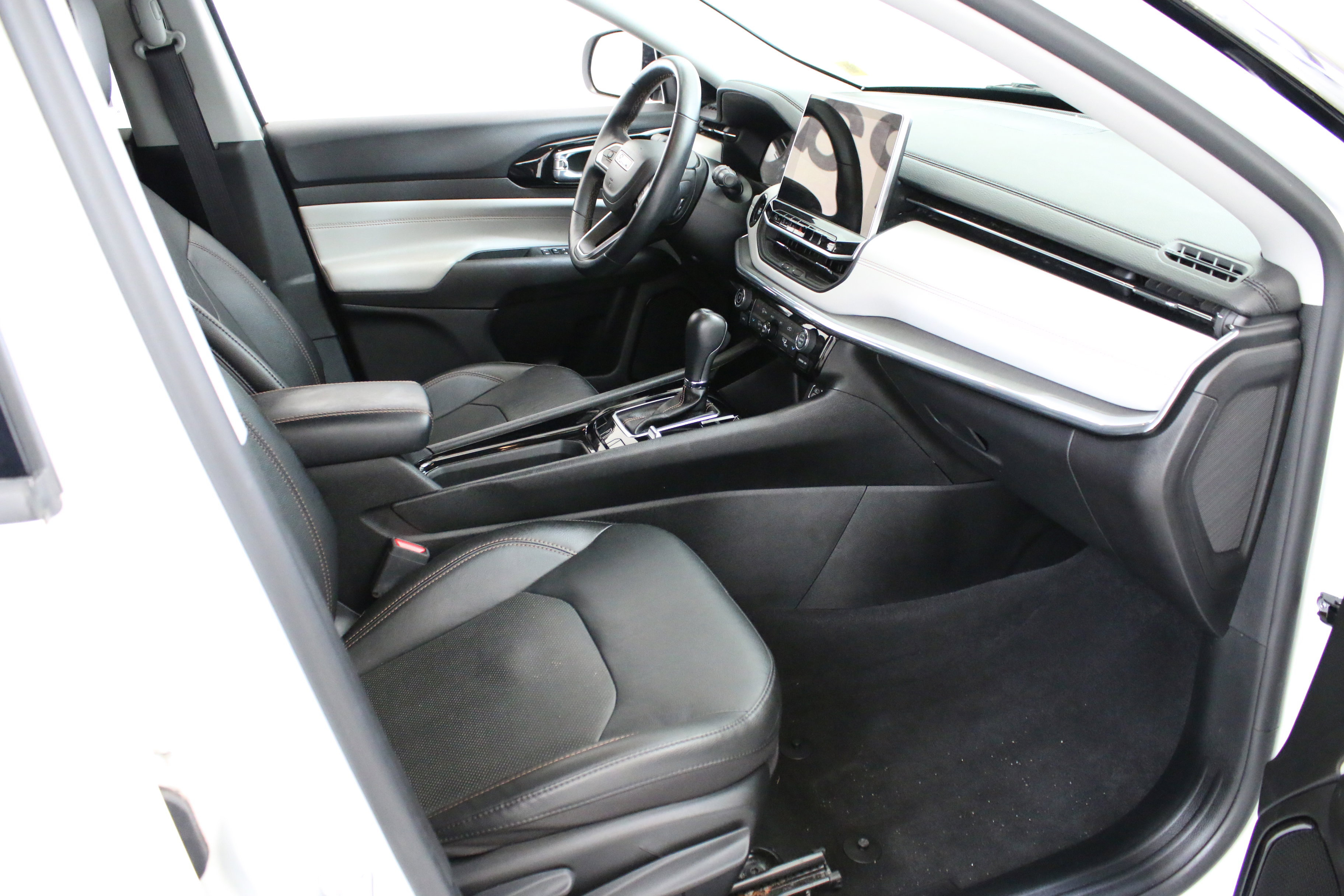 Used 2022 Jeep Compass Limited image 29