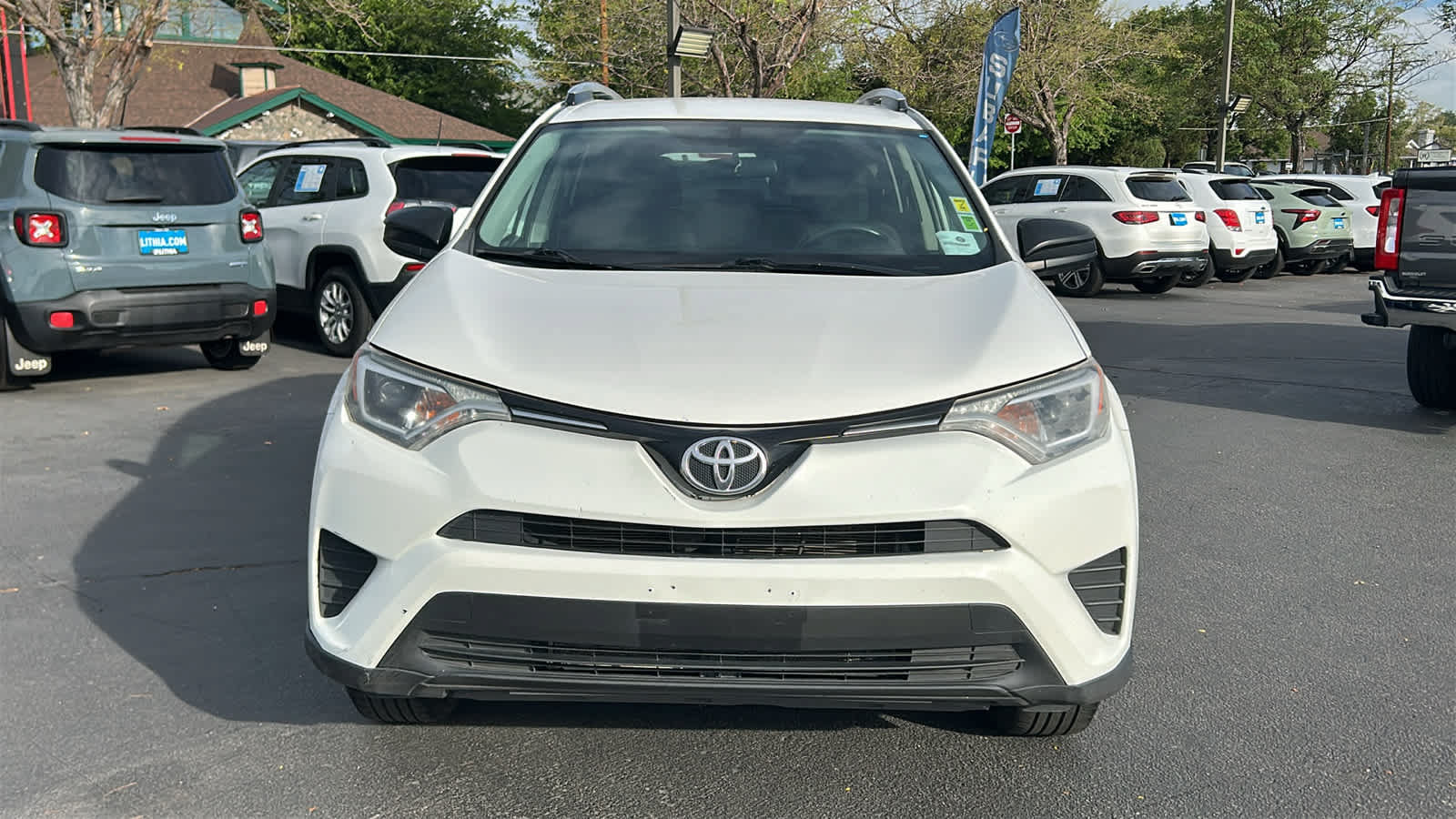 Used 2016 Toyota RAV4 LE AWD/4WD image 2