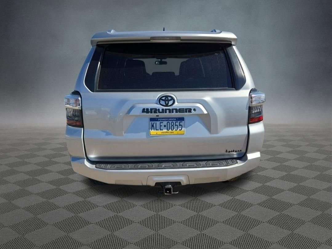Used 2016 Toyota 4Runner SR5 Premium AWD/4WD image 4