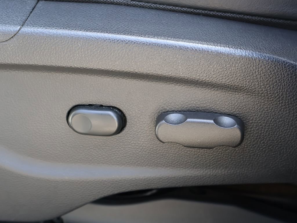 Used 2020 Buick Encore Preferred w/ Safety Package FWD image 30