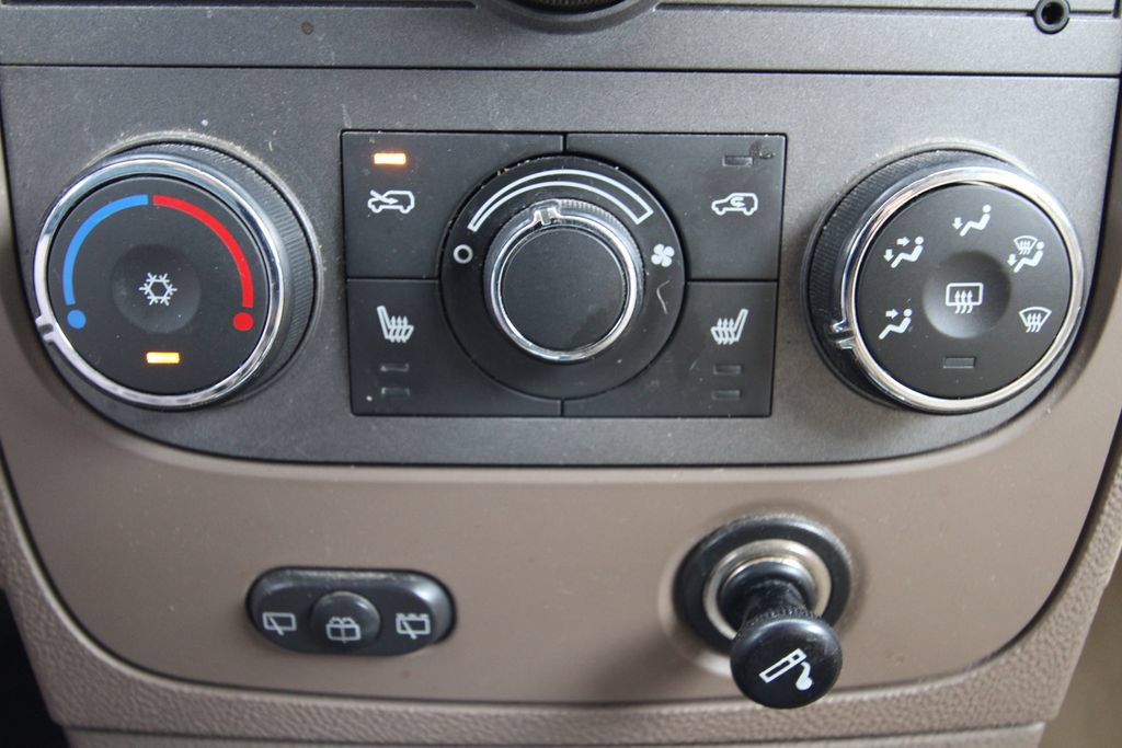 Used 2009 Chevrolet HHR LT FWD image 25