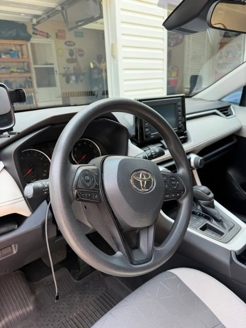Used 2022 Toyota RAV4 XLE FWD image 8