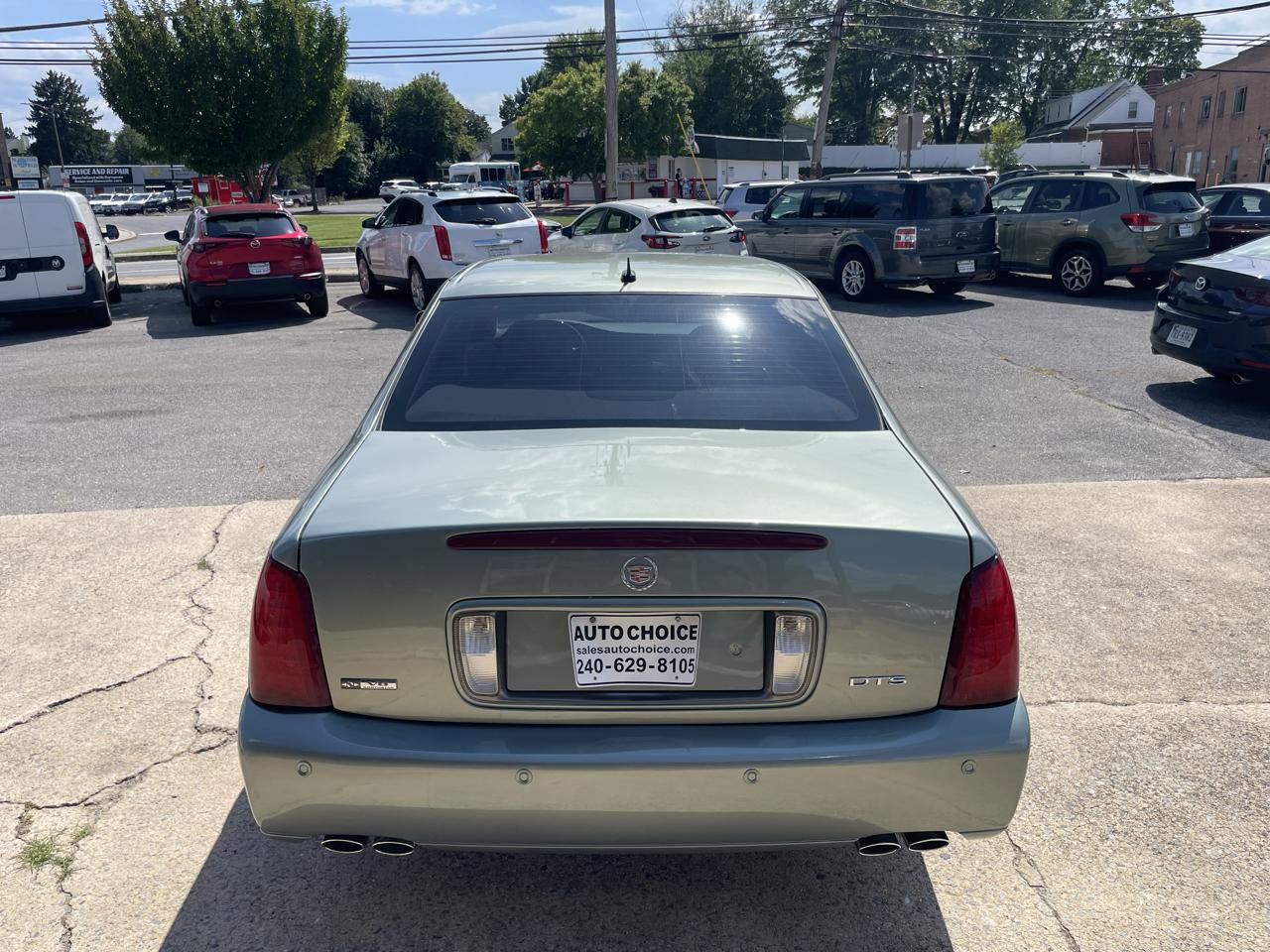 Used 2005 Cadillac De Ville DTS w/ Equipment Group FWD image 13