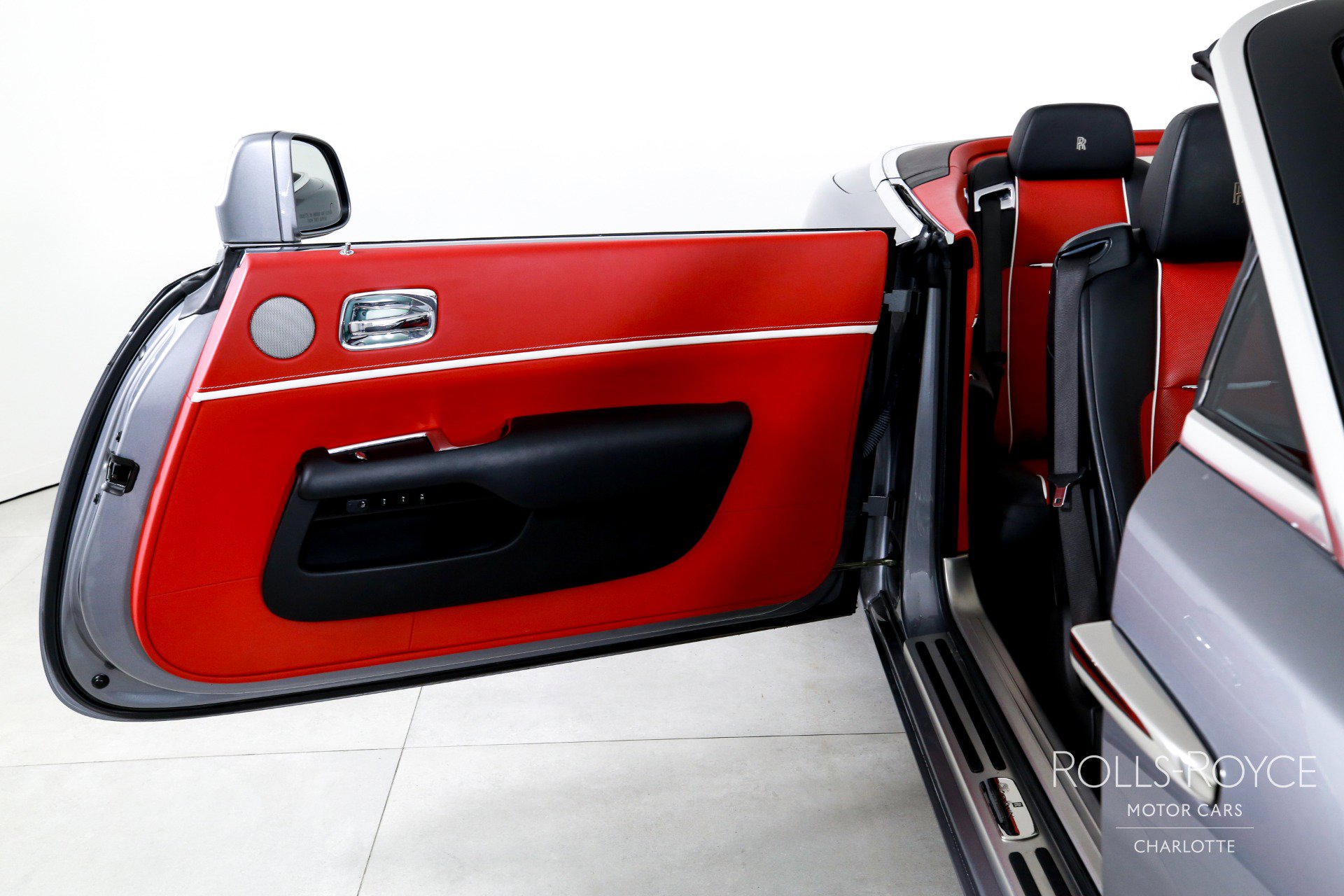 Used 2019 Rolls-Royce Dawn image 22