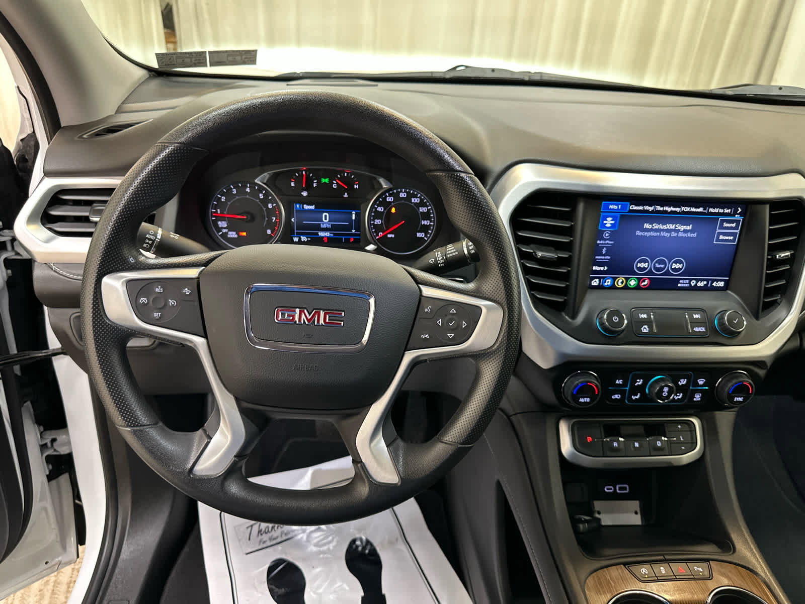 Certified 2023 GMC Acadia SLE w/ Driver Convenience Package AWD/4WD image 3