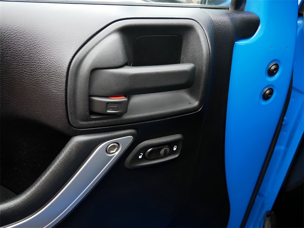 Used 2011 Jeep Wrangler Sahara w/ Dual Top Group image 16