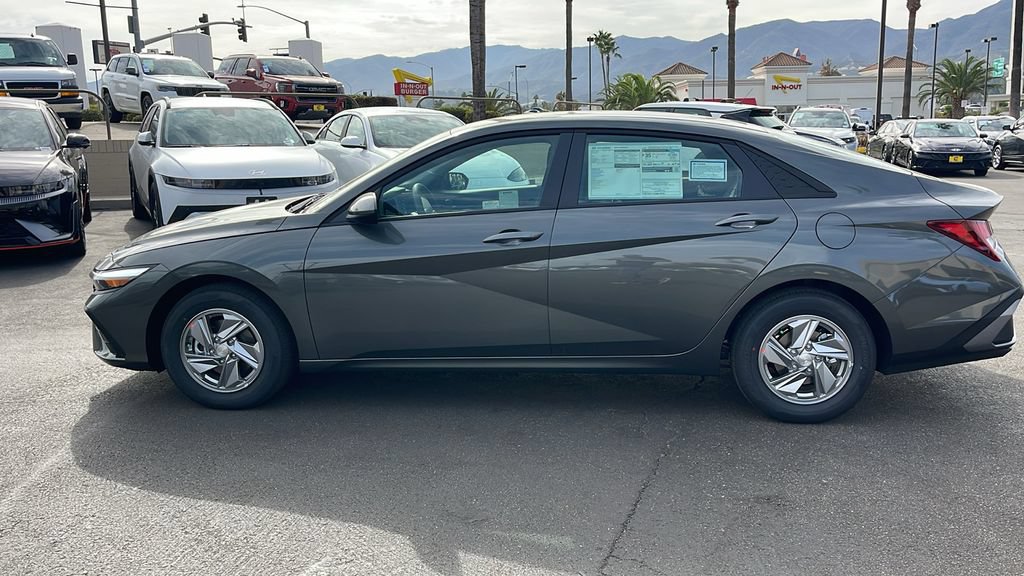 Used 2026 Hyundai Elantra SE FWD image 13