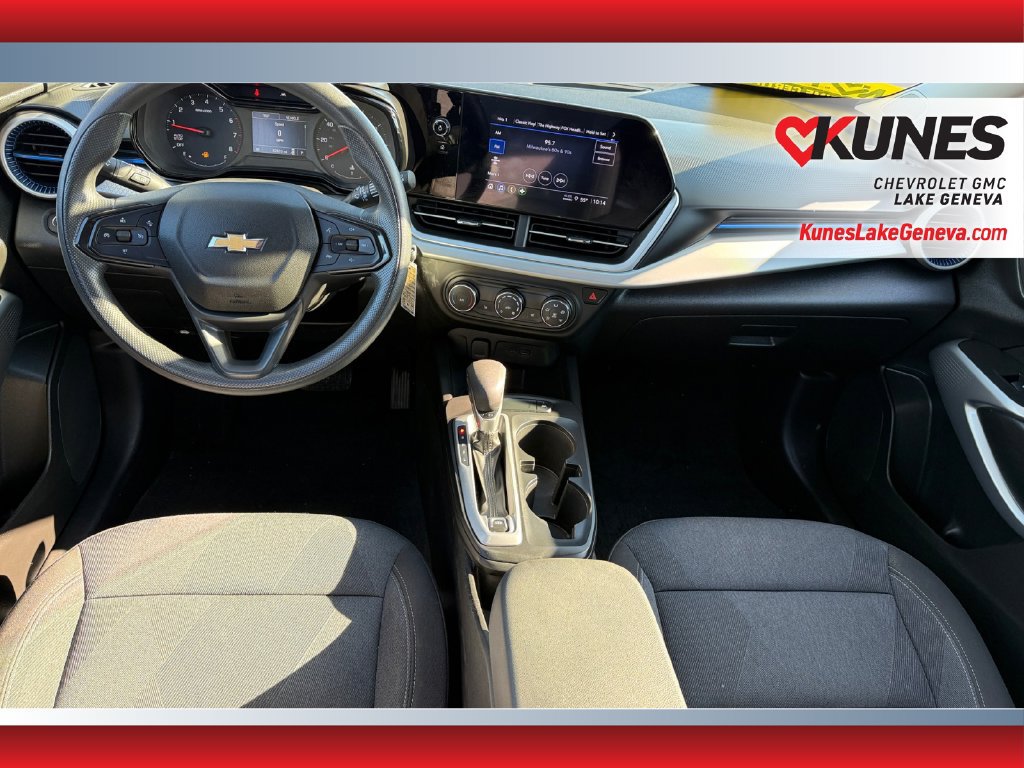 Used 2024 Chevrolet Trax LS w/ LS Convenience Package FWD image 21