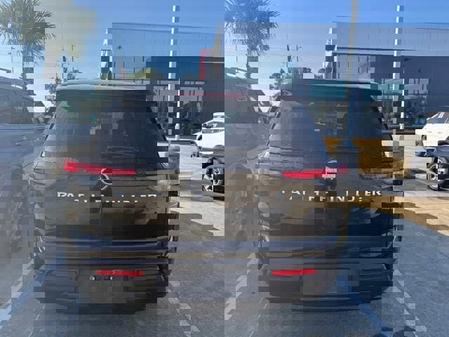 Used 2023 Nissan Pathfinder S image 25