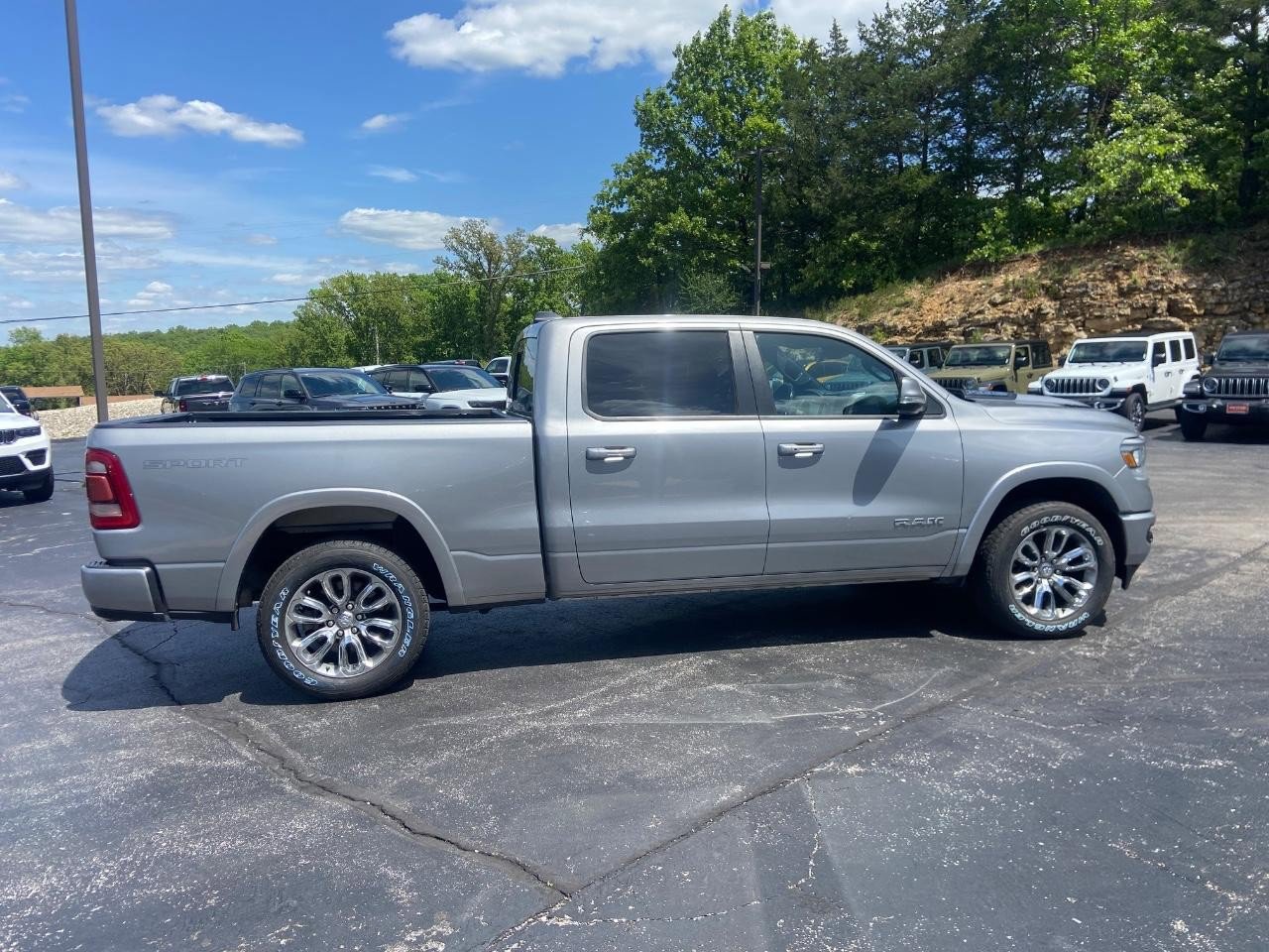 Used 2022 RAM 1500 Laramie w/ Sport Appearance Package AWD/4WD image 8