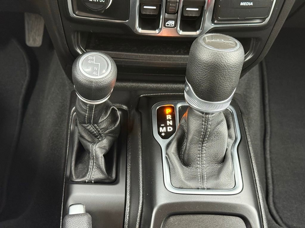 Used 2025 Jeep Gladiator Sport image 24