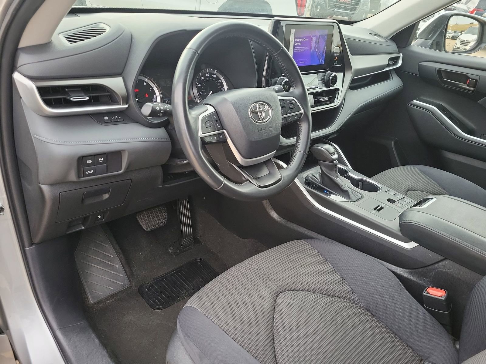 Used 2024 Toyota Highlander LE image 10