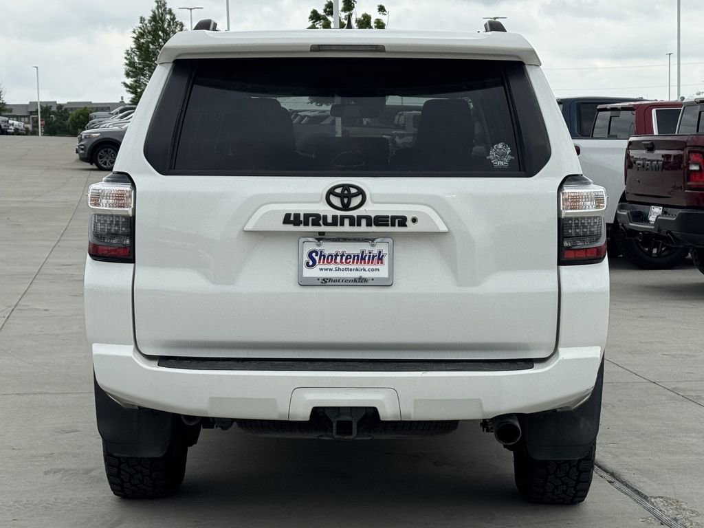Used 2020 Toyota 4Runner SR5 AWD/4WD image 5