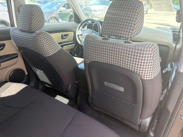 Used 2011 Kia Soul ! FWD image 21