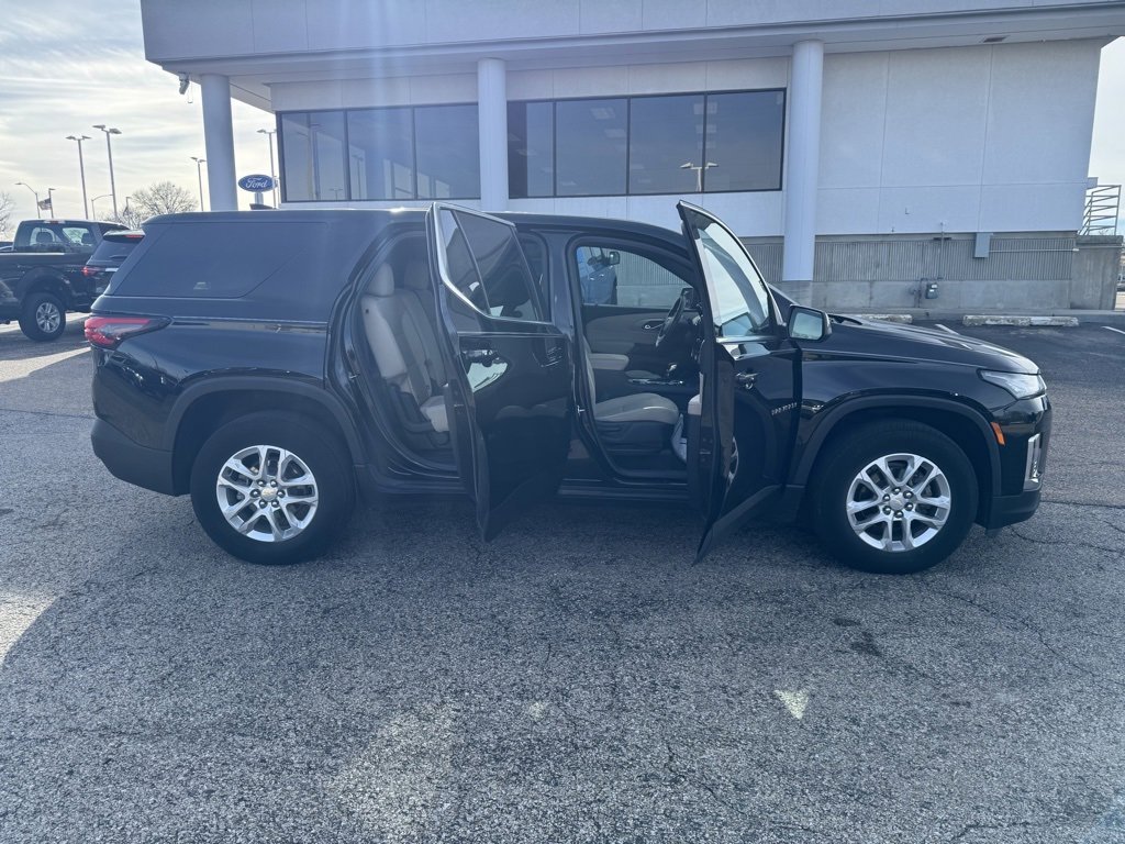 Used 2023 Chevrolet Traverse LS image 8