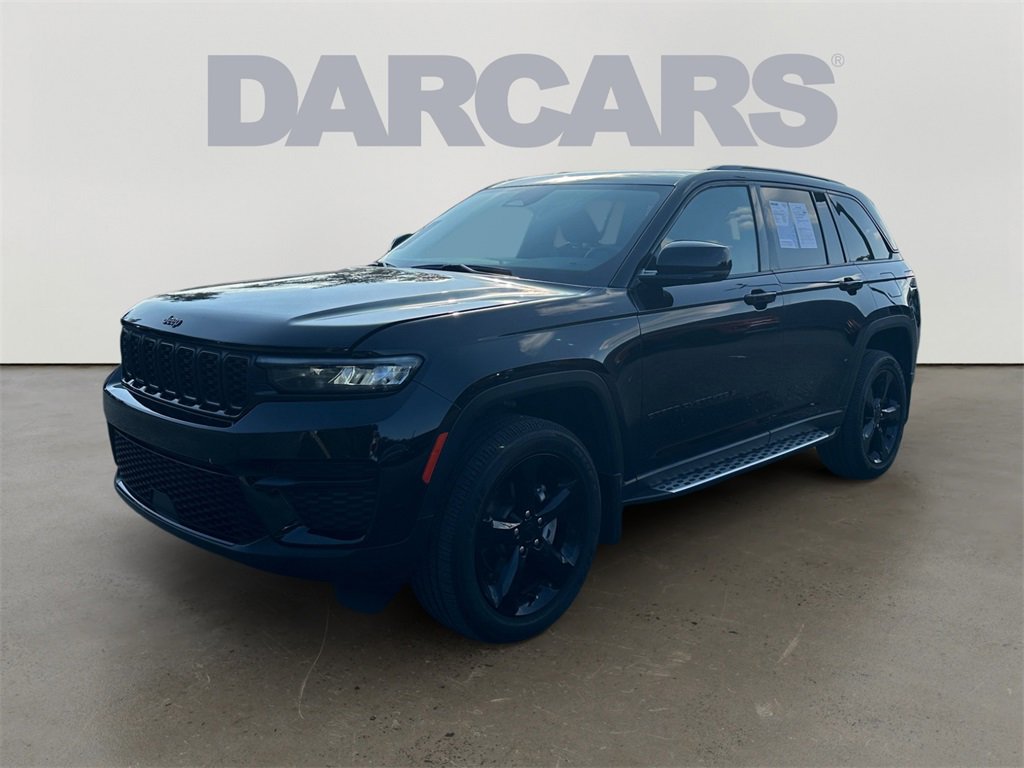 Used 2024 Jeep Grand Cherokee Altitude image 3