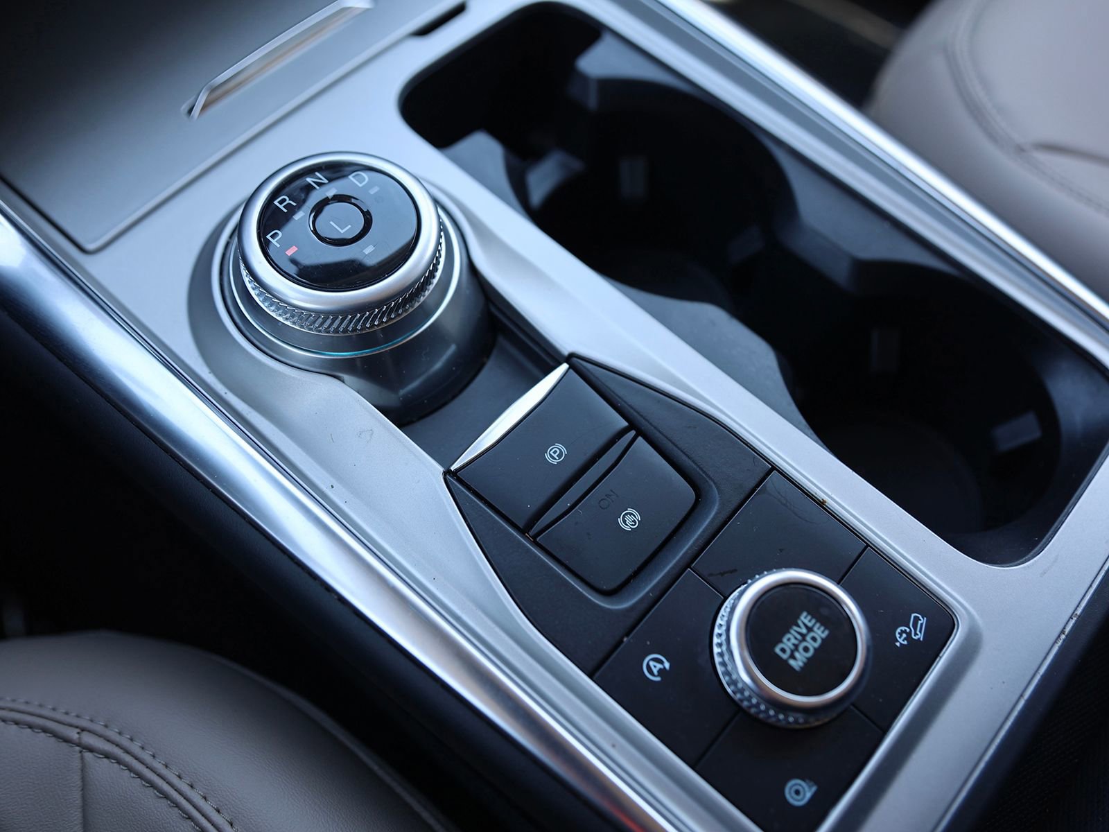 Used 2023 Ford Explorer XLT w/ Equipment Group 202A image 31