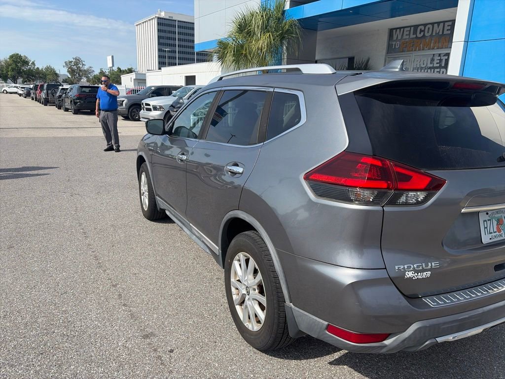 Used 2018 Nissan Rogue SV AWD/4WD image 6