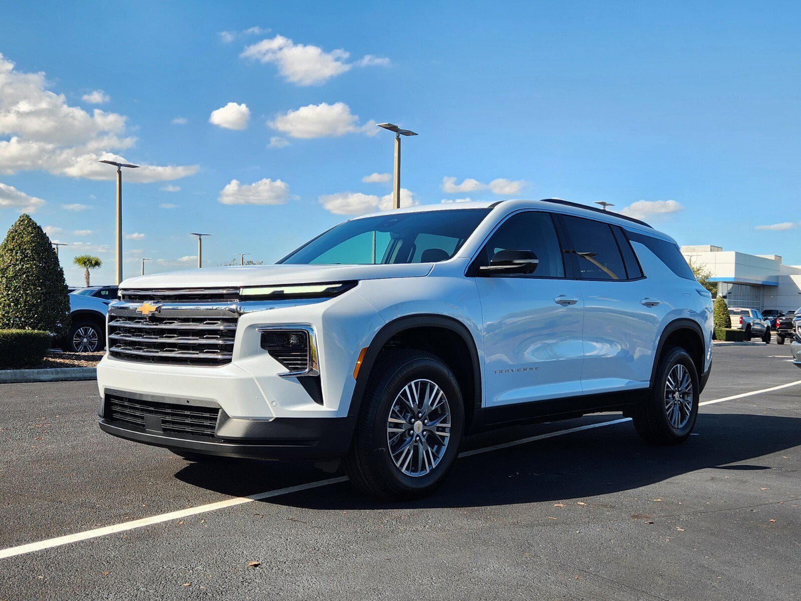 New 2026 Chevrolet Traverse LT w/ Enhanced Driving Package image 2