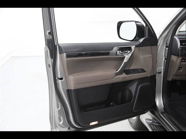 Used 2023 Lexus GX 460 Premium w/ Premium Package AWD/4WD image 4