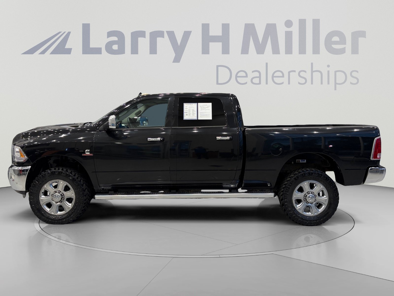 Used 2016 RAM 2500 Laramie w/ Convenience Group AWD/4WD image 2