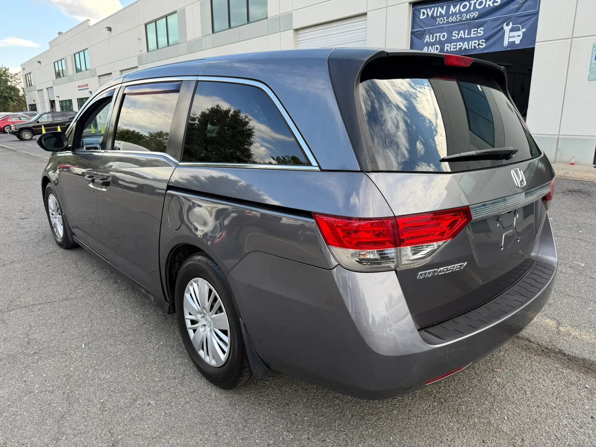 Used 2015 Honda Odyssey LX image 9