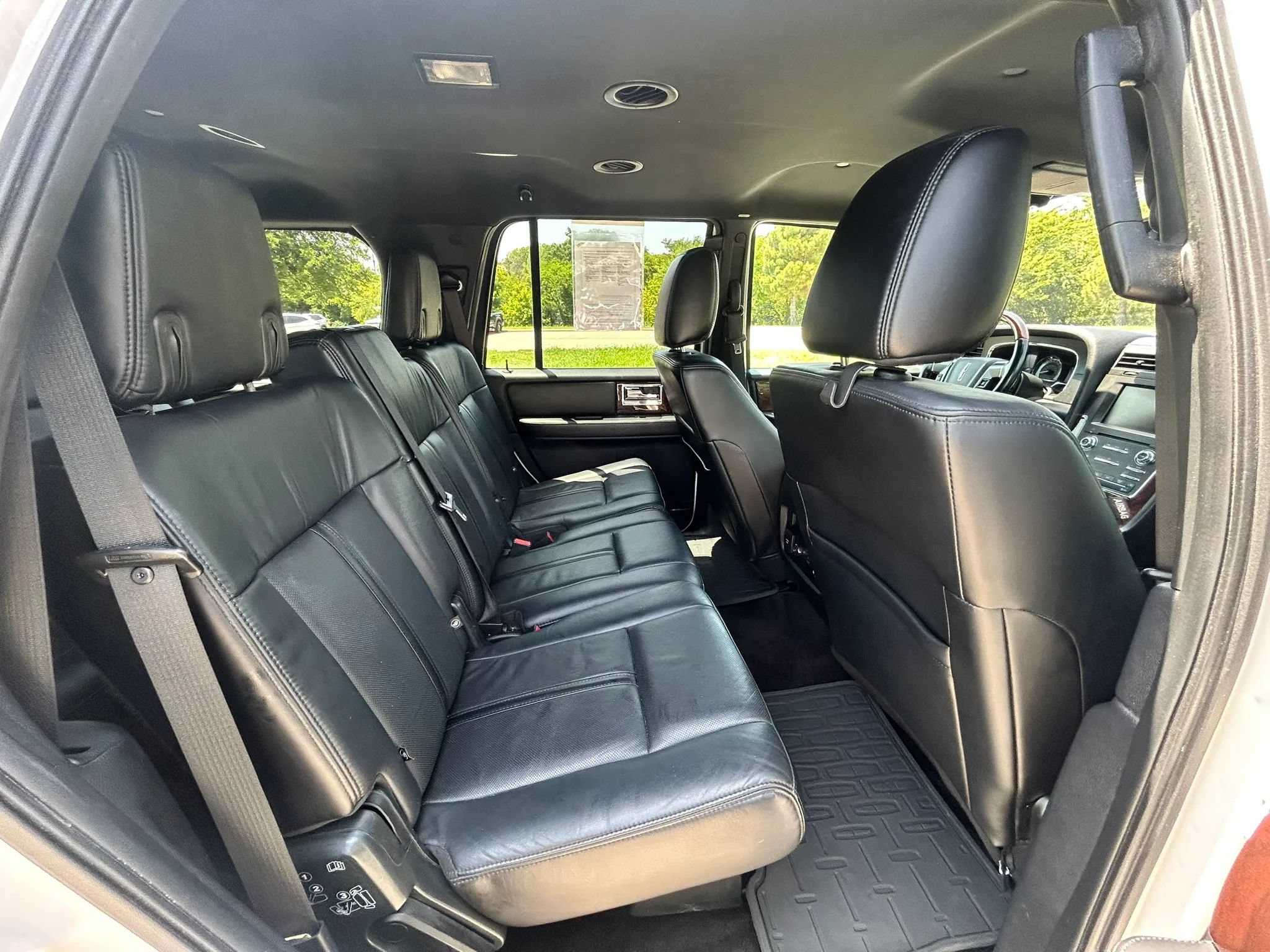 Used 2015 Lincoln Navigator 2WD image 17