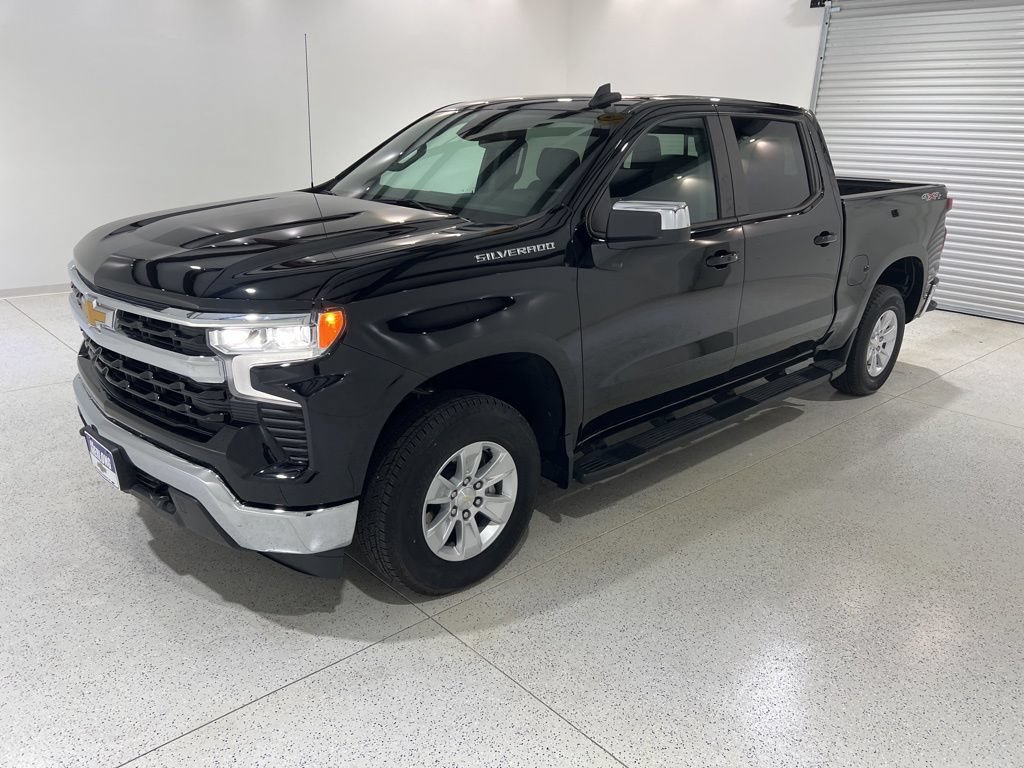 Used 2024 Chevrolet Silverado 1500 LT w/ Leather Package AWD/4WD image 1