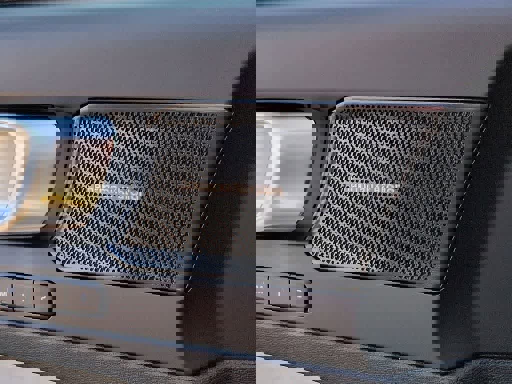 New 2026 Volvo XC40 B5 Ultra w/ Protection Package Premier image 30