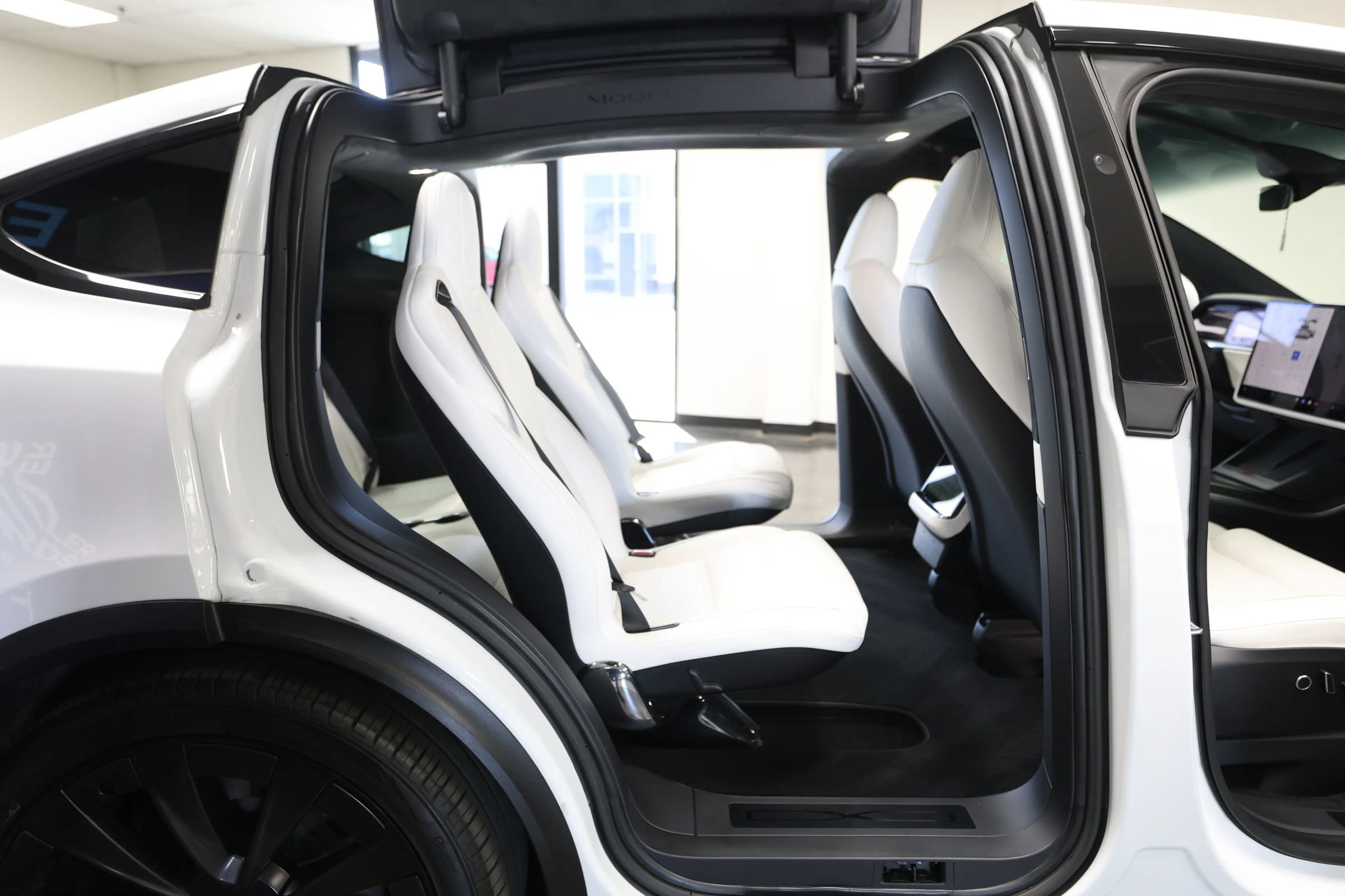 Used 2022 Tesla Model X Plaid image 43