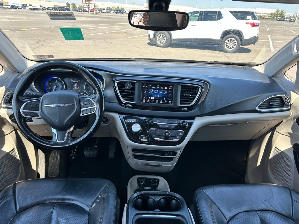 Used 2020 Chrysler Pacifica Touring-L FWD image 20