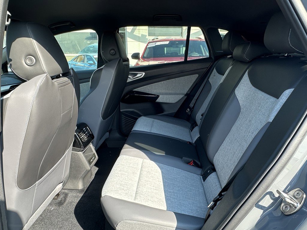 New 2025 Volkswagen ID.4 Pro AWD/4WD image 7