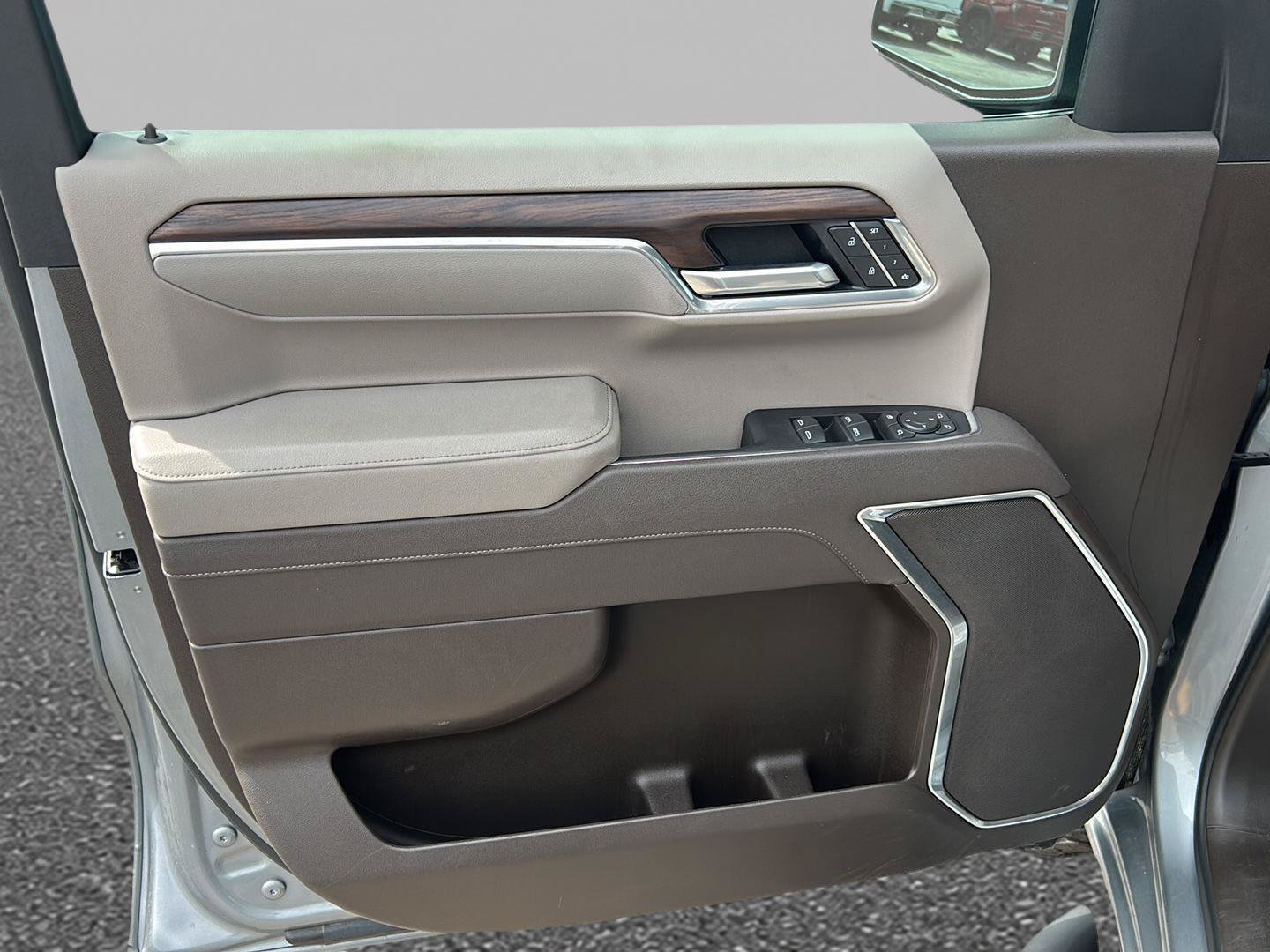 Certified 2025 GMC Sierra 1500 SLT AWD/4WD image 32