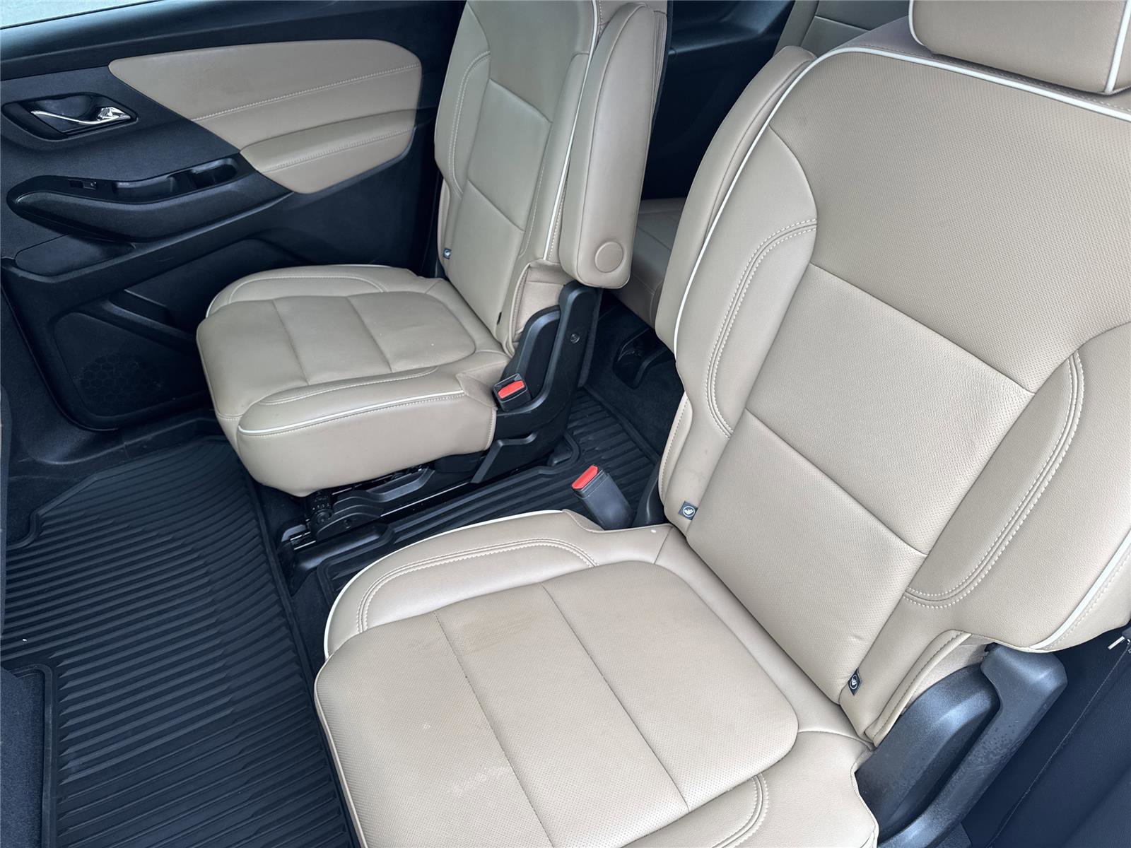 Used 2023 Chevrolet Traverse Premier image 30