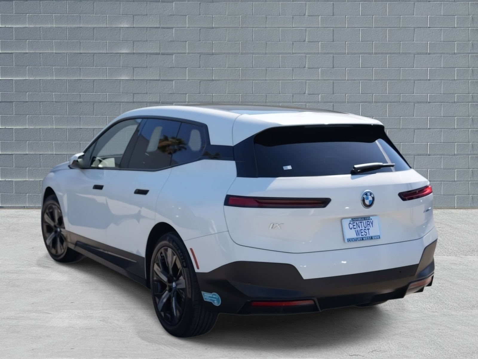 Used 2024 BMW iX xDrive50 image 3