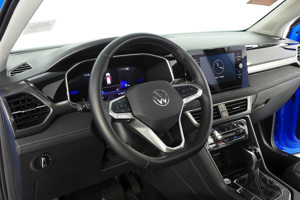 Used 2025 Volkswagen Taos SE FWD image 31